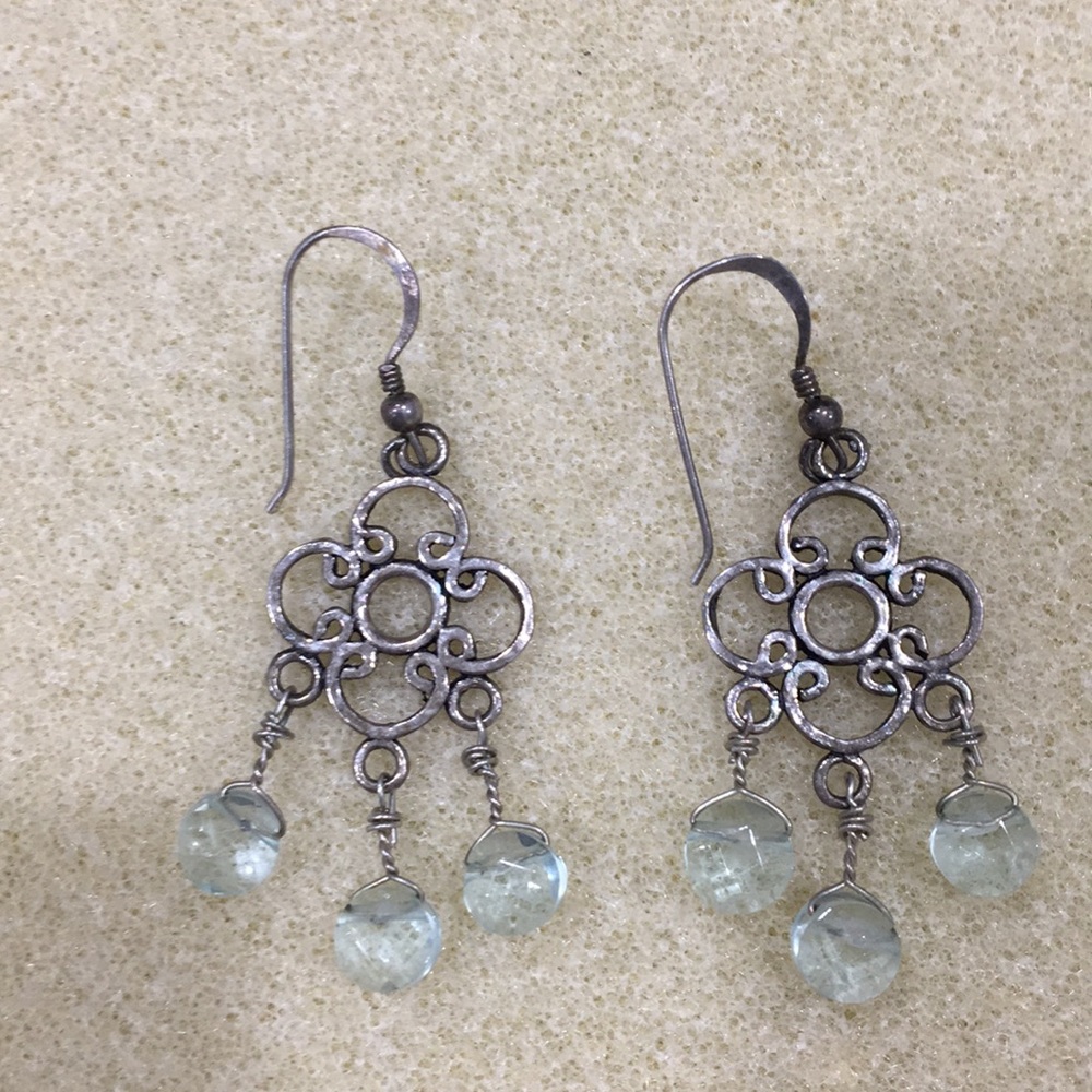 Dangling crystals earrings